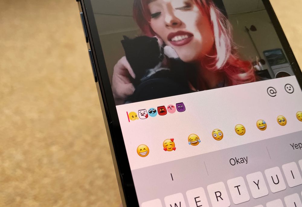 how to use tiktok emojis