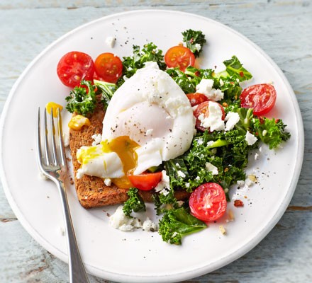 Kale, tomato & poached egg on toast