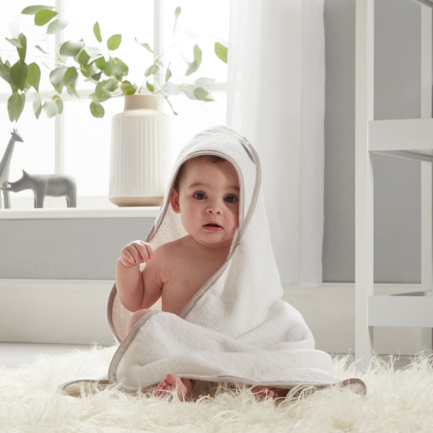 https://www.online4baby.com/arinclude/dl/uploads/wpmain/mainimage_30952KrYh8IMS4i.jpg/as/NP58496-ShnuggleBambooHoodedTowel.jpg
