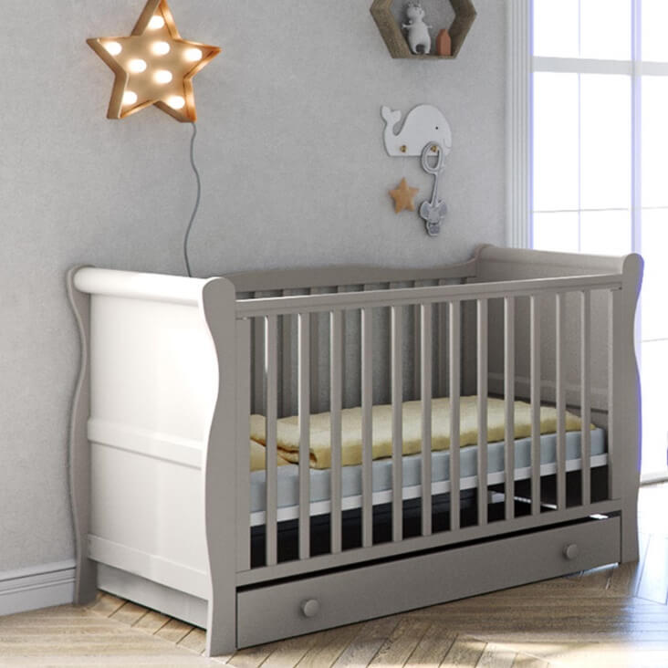 https://www.online4baby.com/arinclude/dl/uploads/wpmain/mainimage_24043tKMo7WtAiP.jpg/as/SleighCotGrey.jpg