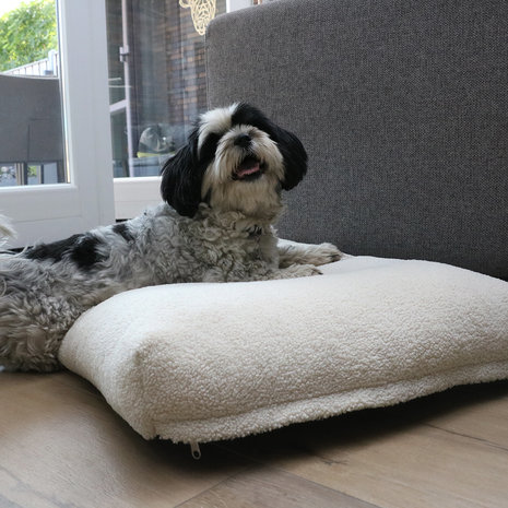 D&D Orthopedic Dog Cushion Polly white