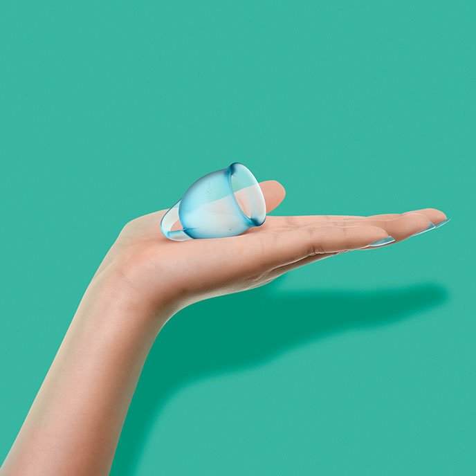 satisfyer-feel-confident-menstrual-cup-set-15-20-ml-hellblau-3