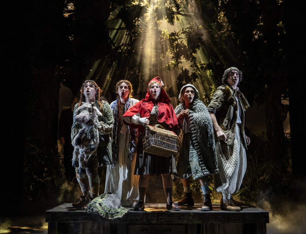 Simbi Akande, Laura Pitt-Pulford, John Dagleish, Gracie McGonigal and Keith Ramsay on stage in Into the Woods