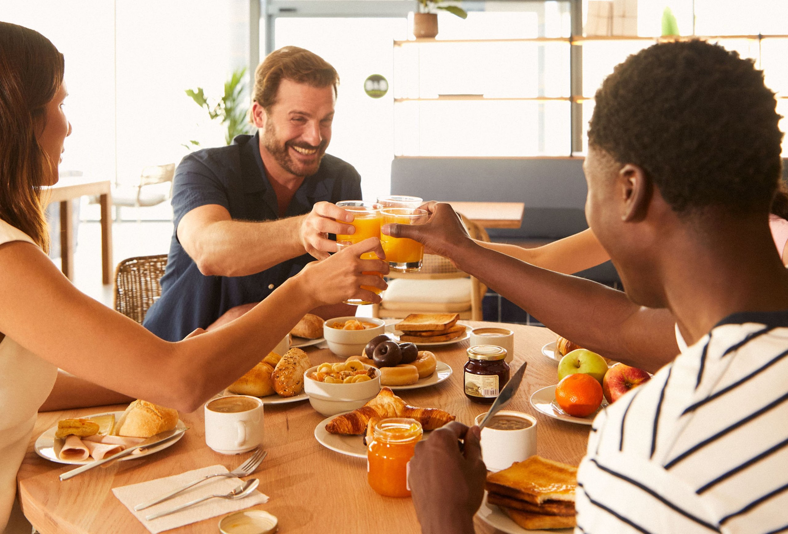 Friends enjoying the breakfast buffet at B&B HOTELS