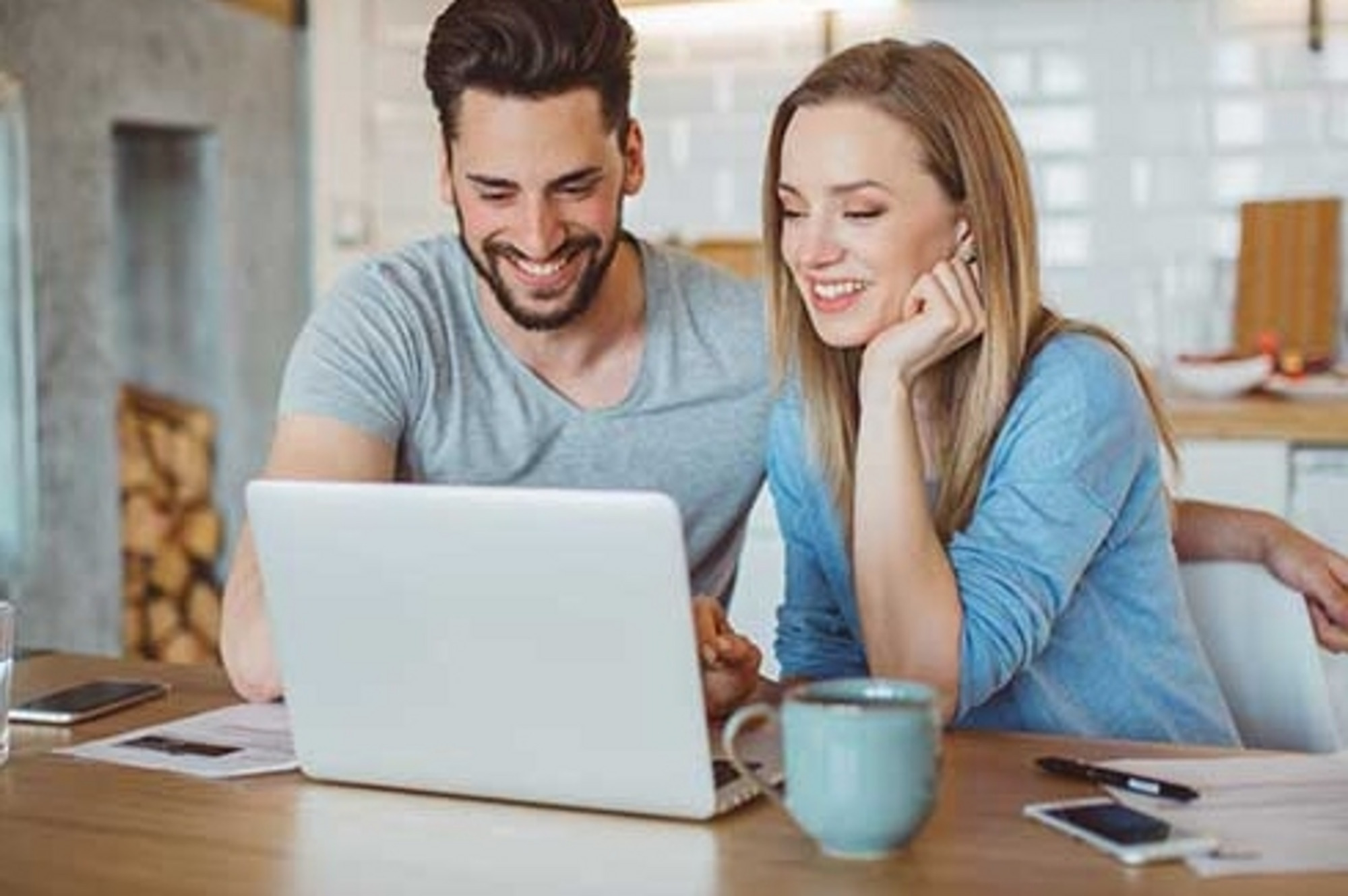 Couple using a laptop to book a stay and redeem Best Western Rewards points